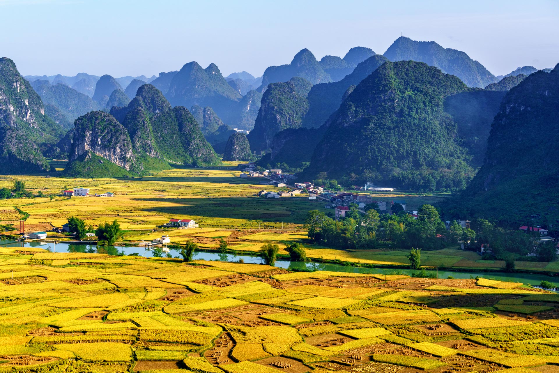 /fm/Files//Pictures/Ido Uploads/Asia/Vietnam/Cao Bang/Cao Bang - Rice Fields Trung Khanh Wide Landscape Mountain River - DS - SS.jpg